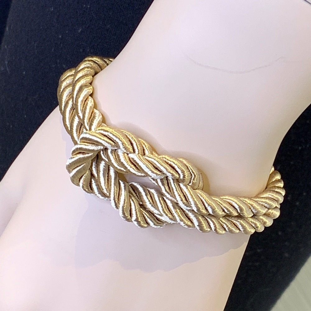 4/$25🛍 🔥HOST PICK🔥Knot Bracelet
